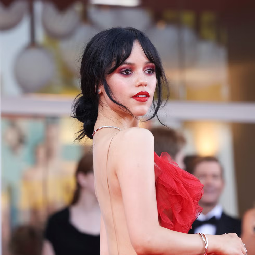 Curtain Bangs: How to Style Them and Find the Perfect Look for Your Face Shape